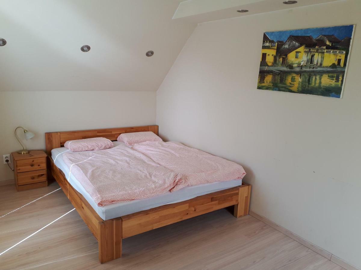 דירות Utulny Apartman V Bratislava 15 מראה חיצוני תמונה